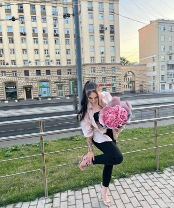 Мое искусство целовать, ласкать и удовлетворять сделает наше свидание незабываемым.
Я умею читать желания мужчин, дарить им наслаждение и исполнять их самые горячие фантазии.
Встречи со мной будут полные страсти и нежности, я создам атмосферу, в которой ты сможешь расслабиться и насладиться моментом.
Живу в Москве, городе, который переполнен возможностями наслаждения и развлечений. Встречи со мной проходят в комфортабельных апартаментах, где будет всё для нашего удовольствия.
Фотографии, которые ты видишь здесь - мои, без ретуши и обработки. Я гарантирую, что ты будешь доволен нашей встречей и захочешь вернуться ко мне снова и снова. 💋💕🔥 Александра