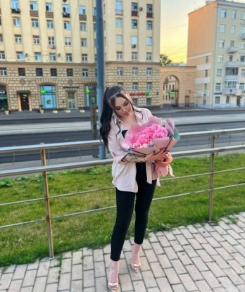 Мое искусство целовать, ласкать и удовлетворять сделает наше свидание незабываемым.
Я умею читать желания мужчин, дарить им наслаждение и исполнять их самые горячие фантазии.
Встречи со мной будут полные страсти и нежности, я создам атмосферу, в которой ты сможешь расслабиться и насладиться моментом.
Живу в Москве, городе, который переполнен возможностями наслаждения и развлечений. Встречи со мной проходят в комфортабельных апартаментах, где будет всё для нашего удовольствия.
Фотографии, которые ты видишь здесь - мои, без ретуши и обработки. Я гарантирую, что ты будешь доволен нашей встречей и захочешь вернуться ко мне снова и снова. 💋💕🔥 Александра