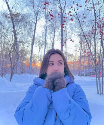 Я нежная, страстная и всегда настроена на приятное времяпрепровождение. В Москве я создам для тебя незабываемую атмосферу релаксации и наслаждения. За моими фото скрывается опыт, которым я с удовольствием поделюсь с тобой. Моя квалификация гарантирует тебе удовлетворение и настоящий эйфорический опыт. Разреши мне быть твоей музой и воплотить все твои грезы в реальность. Я не просто проститутка, я создам для тебя незабываемые моменты, которые запомнятся на всю жизнь. Жду тебя в Москве, чтобы исполнить твои самые сокровенные желания. #креативность #опыт #нежность #удовлетворение Кириночка